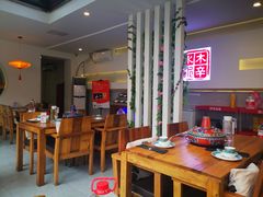 大堂-毛辣果·贵州红酸汤牛肉火锅(西单店)