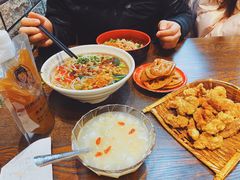 -爆炸头阿姨小四川正宗川味小吃(无任何分店)