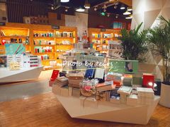 零售区-新华里咖啡书吧(新华书店小寨店)