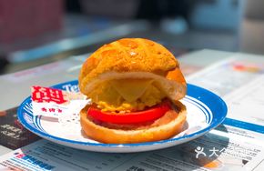 Spicy Sour Soup Flavor Big Men Pineapple Bun