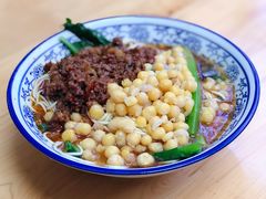 -渝之汇牛肉豌杂面
