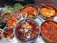 -爆炸头阿姨小四川正宗川味小吃(无任何分店)