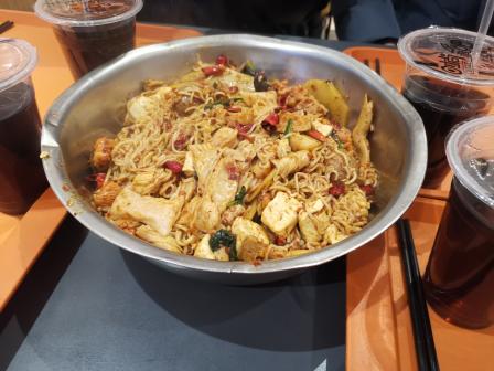 中国地质大学-食堂-"我觉得麻辣烫是吃完感觉心里很温暖的~麻辣.