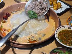 -洱火云南酸菜牛肉火锅(石景山当代商城店)