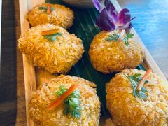 -Chom Cafe and Restaurant