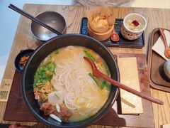 -银米·云南传统过桥米线(双廊黑金冠店)