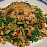 韭菜虾米很香，配点萝卜干，很爽口。重点说鸡肉