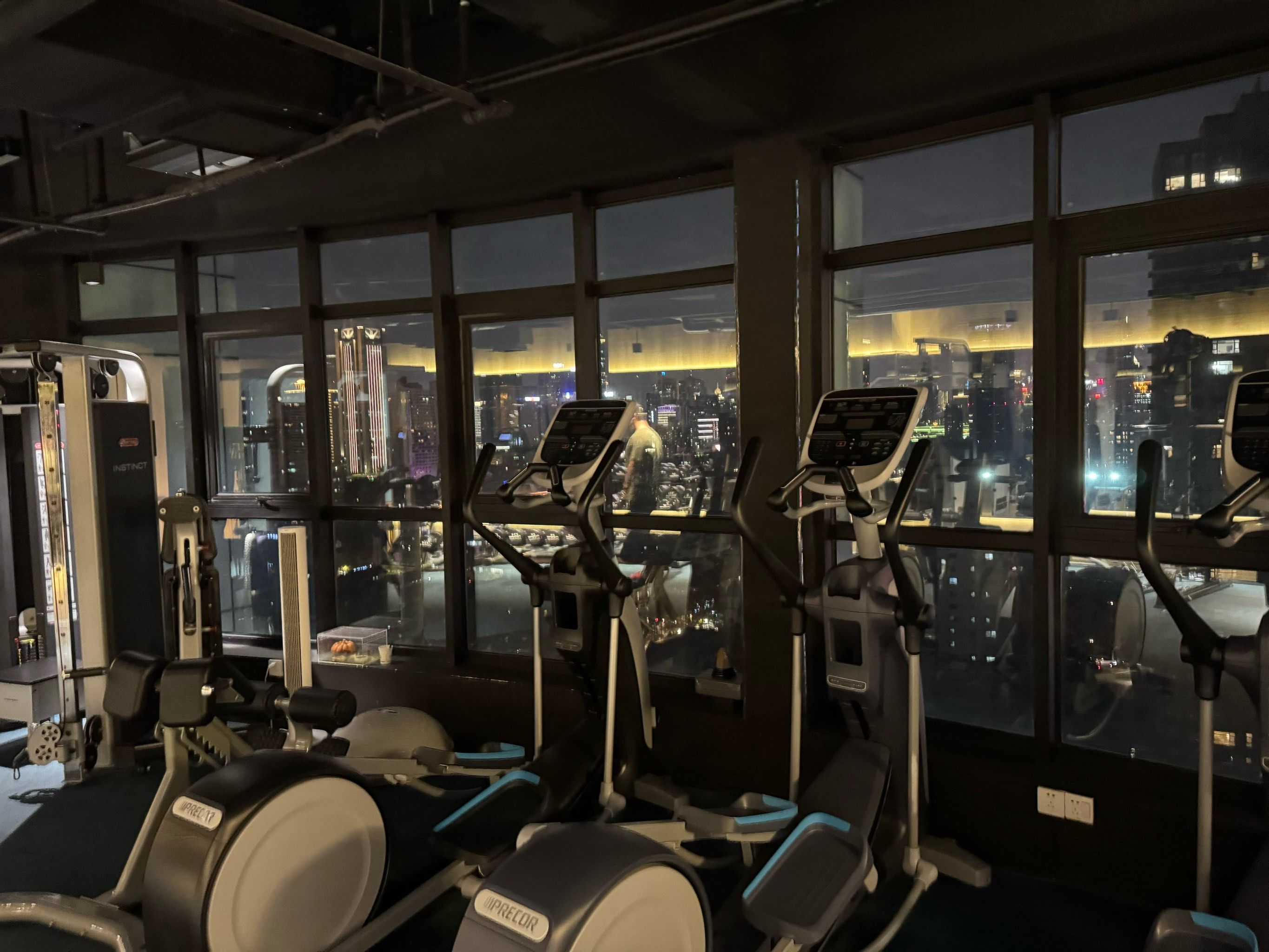 灯火阑珊处的健身时光