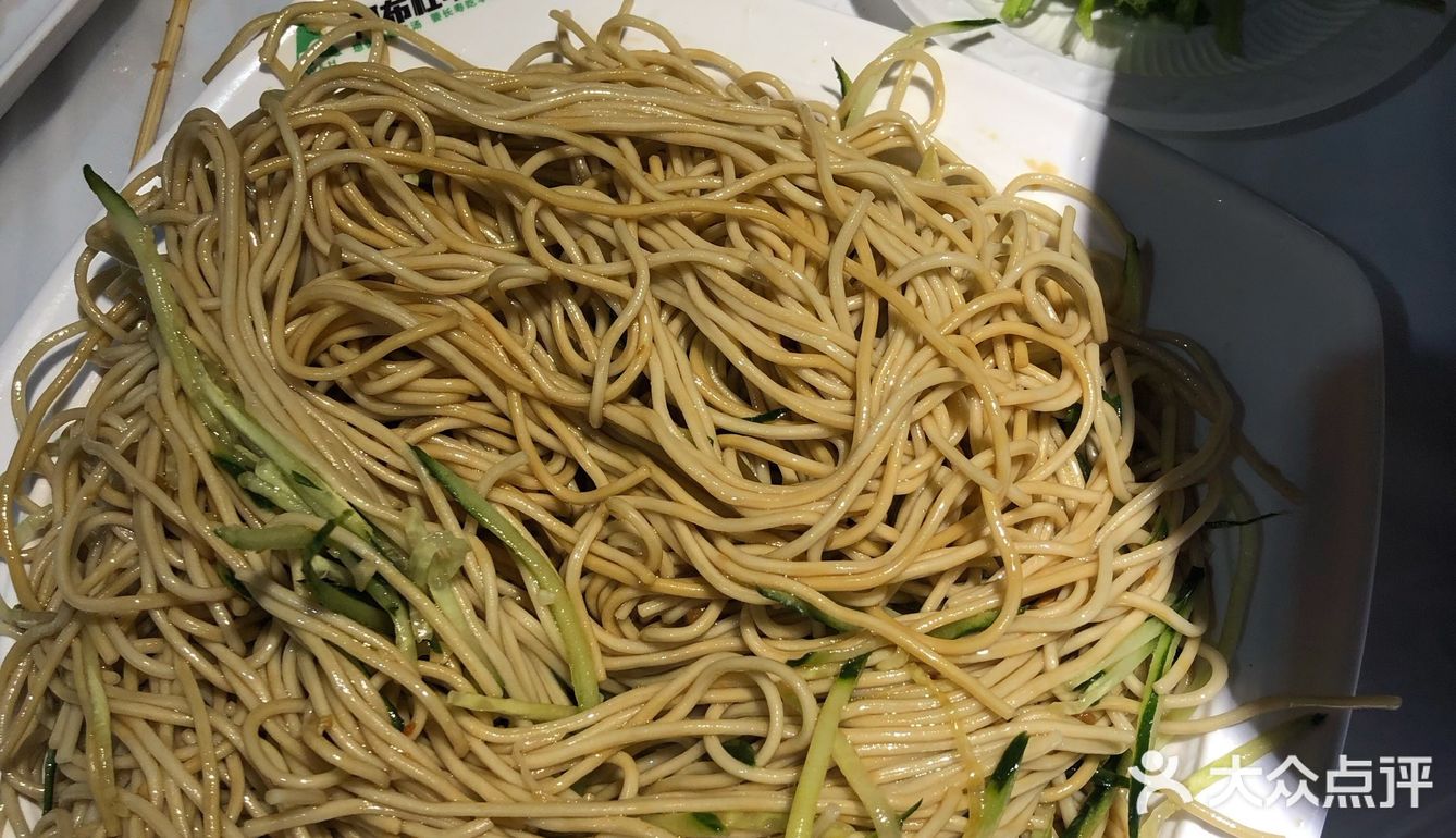 人还挺多的，但是不需要等，上菜也蛮快