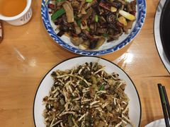 酸菜拌折耳根-榕江牛瘪牛肉火锅