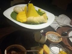 甜点拼盘-DiAtas by Art Cafe Bumbu Bali