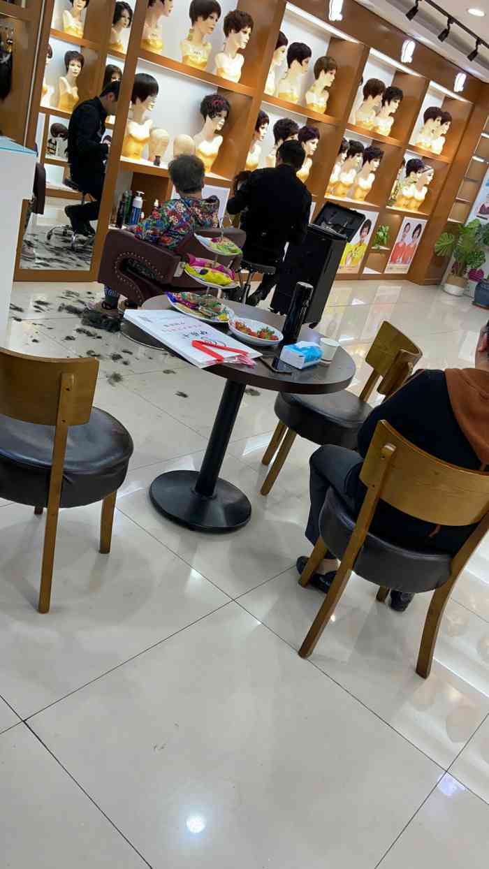 伊薇卡假发(高行旗舰店)-"妈妈头发白了很多但是因为身体的原因不能经