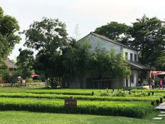 -田园东方蜜桃村的田野营地