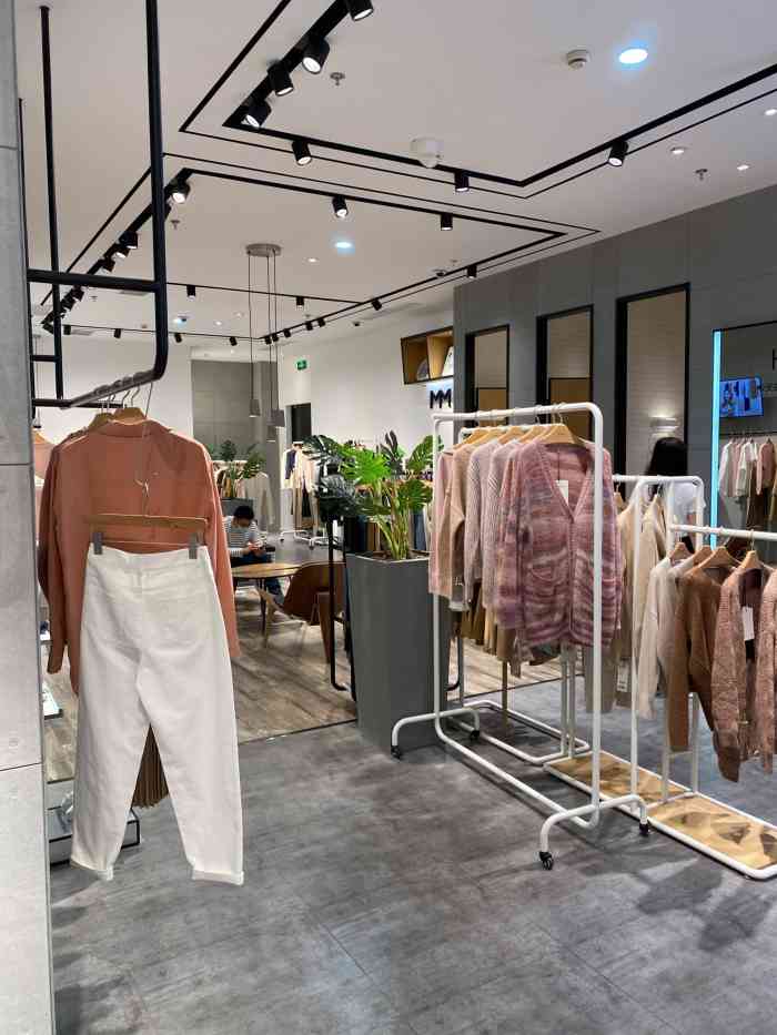 meilleur moment麦檬(96广场店)-"一家比较简约的风格店铺.