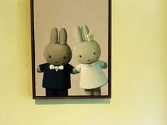 -Nathalie Djurberg与Hans Berg“牛皮纸包裹的月亮”-Prada荣宅当季展览