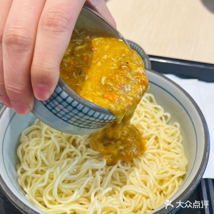 十二只螃蟹只为做一碗蟹黄捞饭