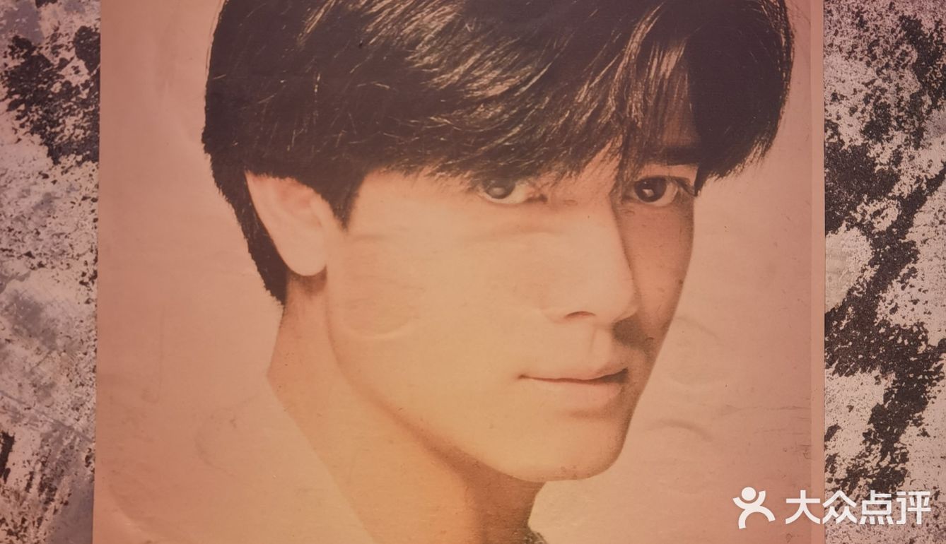 怀旧的麻辣烫惊现郭富城海报