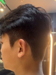 -一家只做男发烫染的店