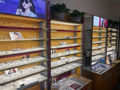 -优医视平价眼镜蔡司依视路折扣工厂店(十里堡店)