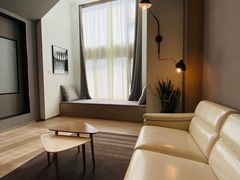 -上海虹桥中心爱琴海亚朵S酒店