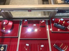 -融圆典当行(绿都广场店)