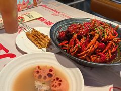 -肥肥虾庄·金牌油焖大虾(汉街SKP店)