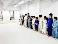 -菠萝格斗巴西柔术训练馆