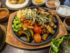 菠萝烤黑猪肉-Fuzzy Bistro 浮几韩餐·茶酒馆
