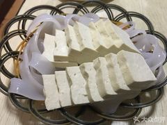 白豆腐-洞庭洲·防空洞火锅·烧烤·铜锅涮肉(新百广场店)