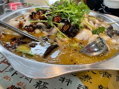 -何哥鲜鱼餐厅(龙湖花园店)