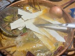 -洱火云南酸菜牛肉火锅(石景山当代商城店)