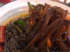 酸辣蕨根粉-鸣记脆皮烤鱼·海鲜烤鱼(三八广场店)