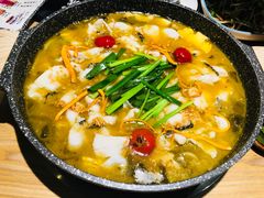 -山城外·非遗酸菜鱼(新都汇融店)