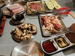 -围炉肉舍•炭烤活鳗•丹东海鲜烤肉(步行街店)