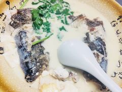 砂锅鱼头-75幢私房菜馆