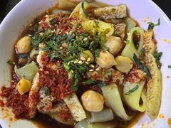 -烤肉小伙烤肉店