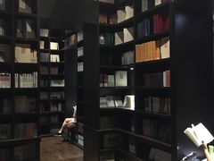 -钟书阁(松江泰晤士小镇店)