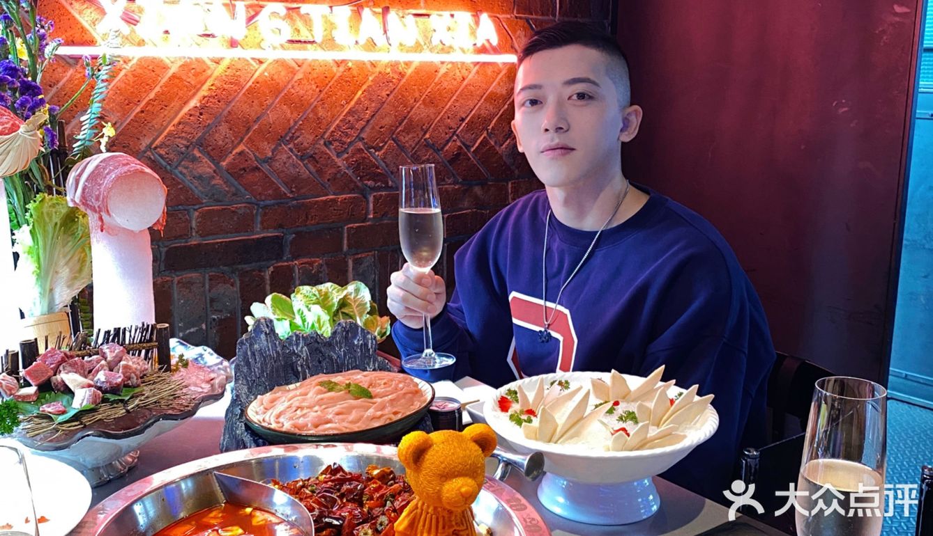 火锅配香槟🍾️有理说不清！就是爱💗