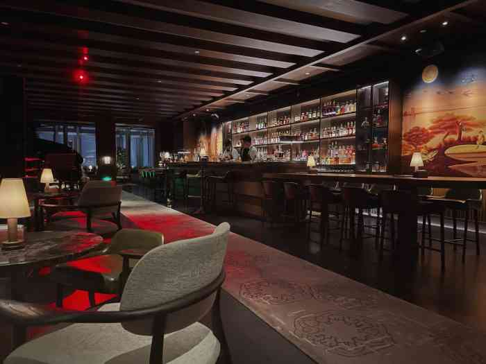 广州瑰丽酒店 · too high高极-"[薄荷]环境: 107楼的夜景 酒吧各种.