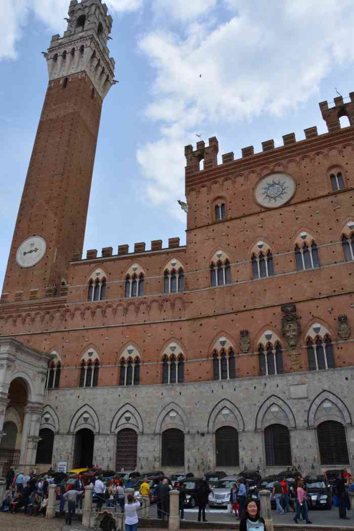 锡耶纳市政厅-"从佛罗伦萨开车过去约一小时,锡耶纳基本保.