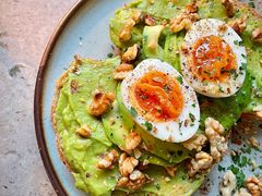 牛油果煮蛋吐司-RAC BAR(安福路店)