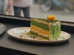 芒果抹茶奶油奶酥蛋糕-black rainbow coffee