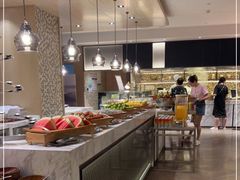 自助取餐区-上海临港美爵酒店·铃兰西餐厅