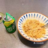 吃一口唇齿生香。梅台巷手工米粉一直坚持这个搭配