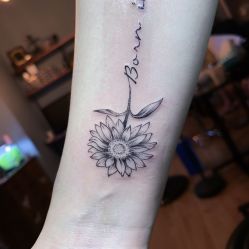 -椿树下·Tattoo纹身工作室