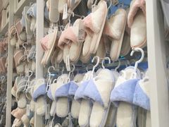 -名创优品(北京新中关购物中心地铁层店)
