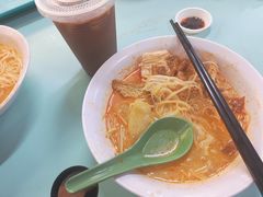 -亚王咖喱鸡米粉面