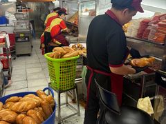 -Bánh Mì Huynh Hoa