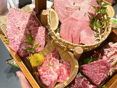 -山川小町·极番烧肉(新地假日广场店)