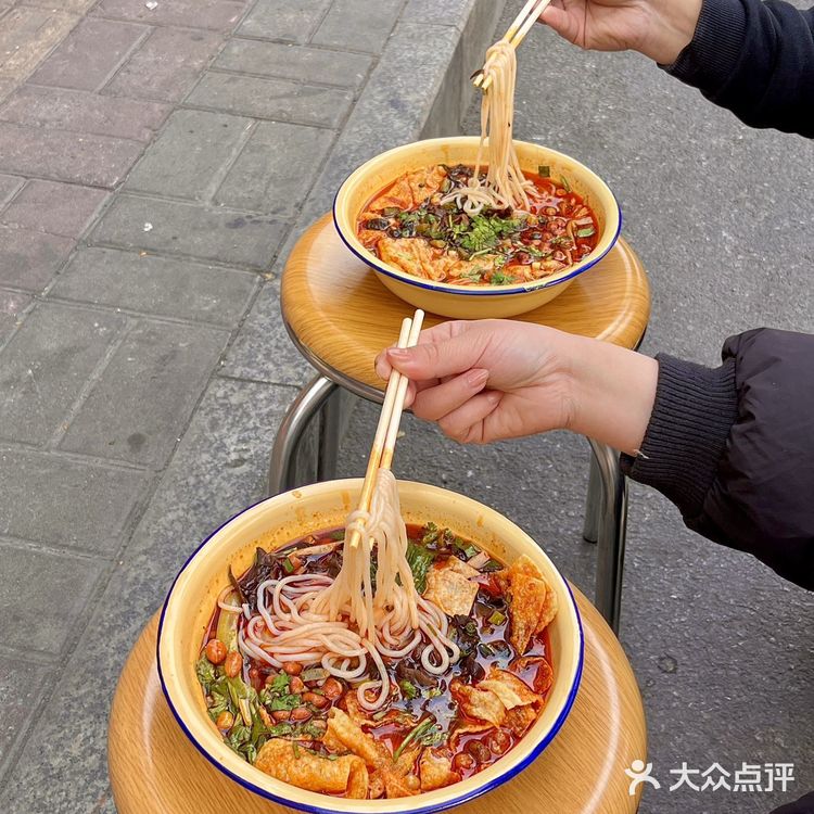 在合肥！路边才20多的螺蛳粉火锅好吃哭了😭